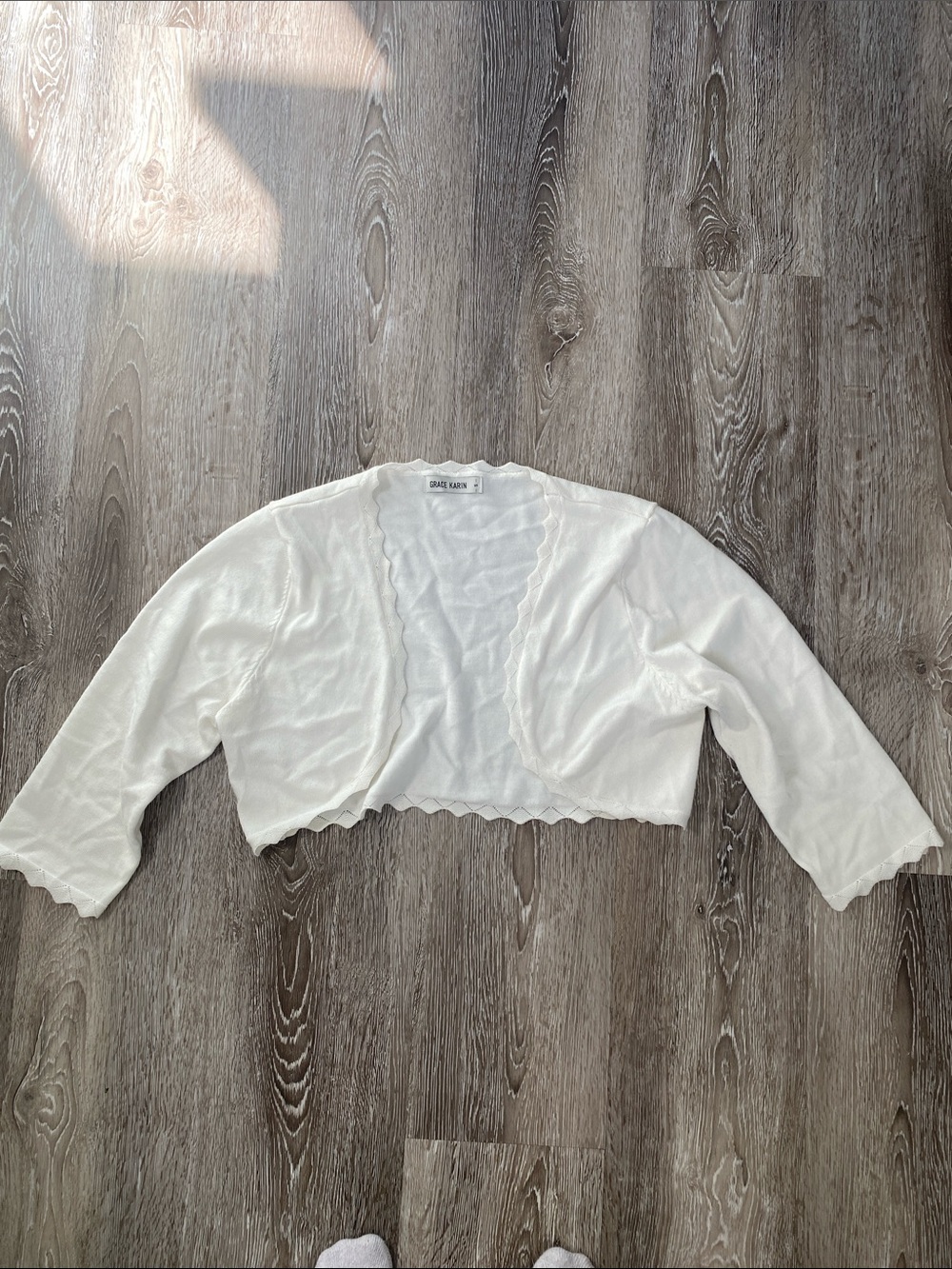 Grace Karin White Cropped Scallop-Edge Shrug